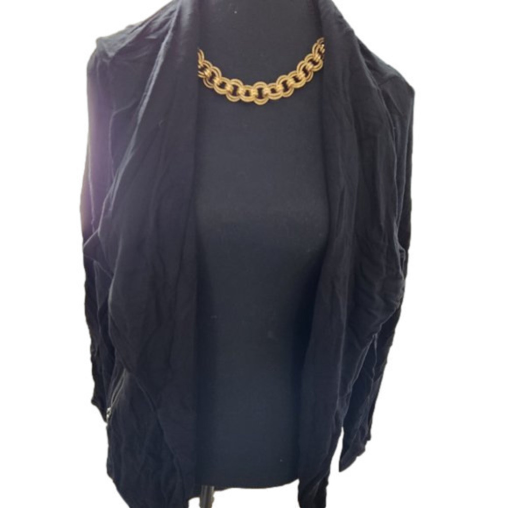 P218. Dalia Black Open Front Fleecy Cardigan |M